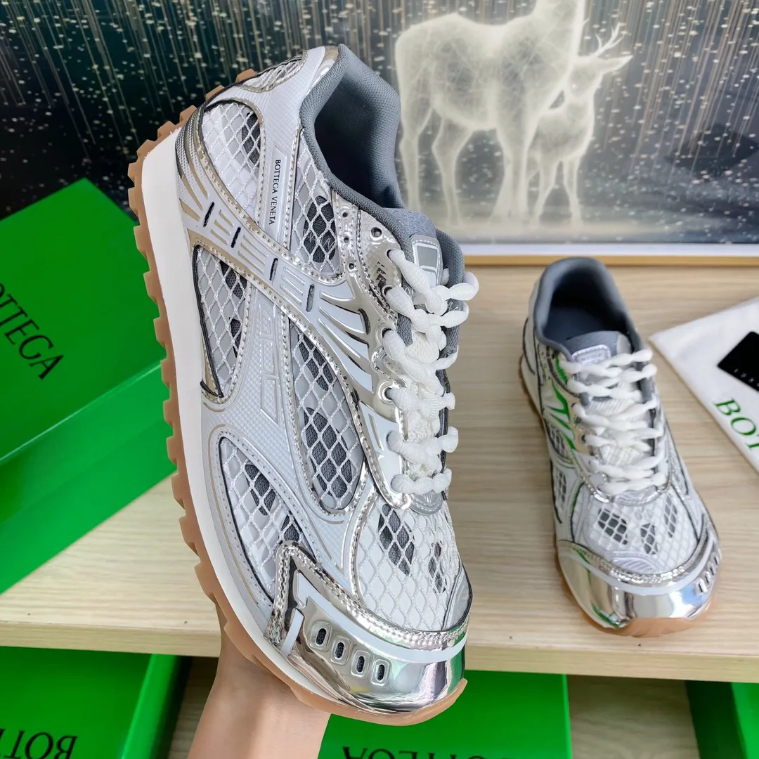p620🐮🐮High-end version, the original 1:1 couple style new model is on the shelves🔥BV Orbit sneakers Wang Yibo's same style couple's Dad Runner sneakers, made of lightweight technical mesh fabric. Features a geometric patterned rubber outsole. The outsole is made of color-blocked TPU outsole. Size: women’s shoes 35-40, men’s shoes 39-45.